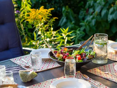 Summer Centerpiece Ideas to Brighten Every OccasionIllustration