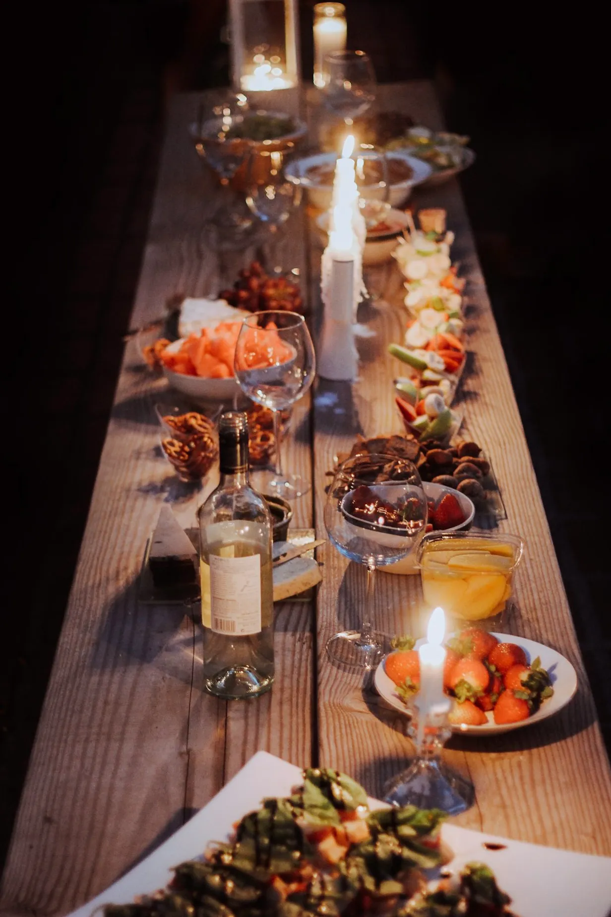Ultimate Checklist for Hosting An Unforgettable EveningIllustration