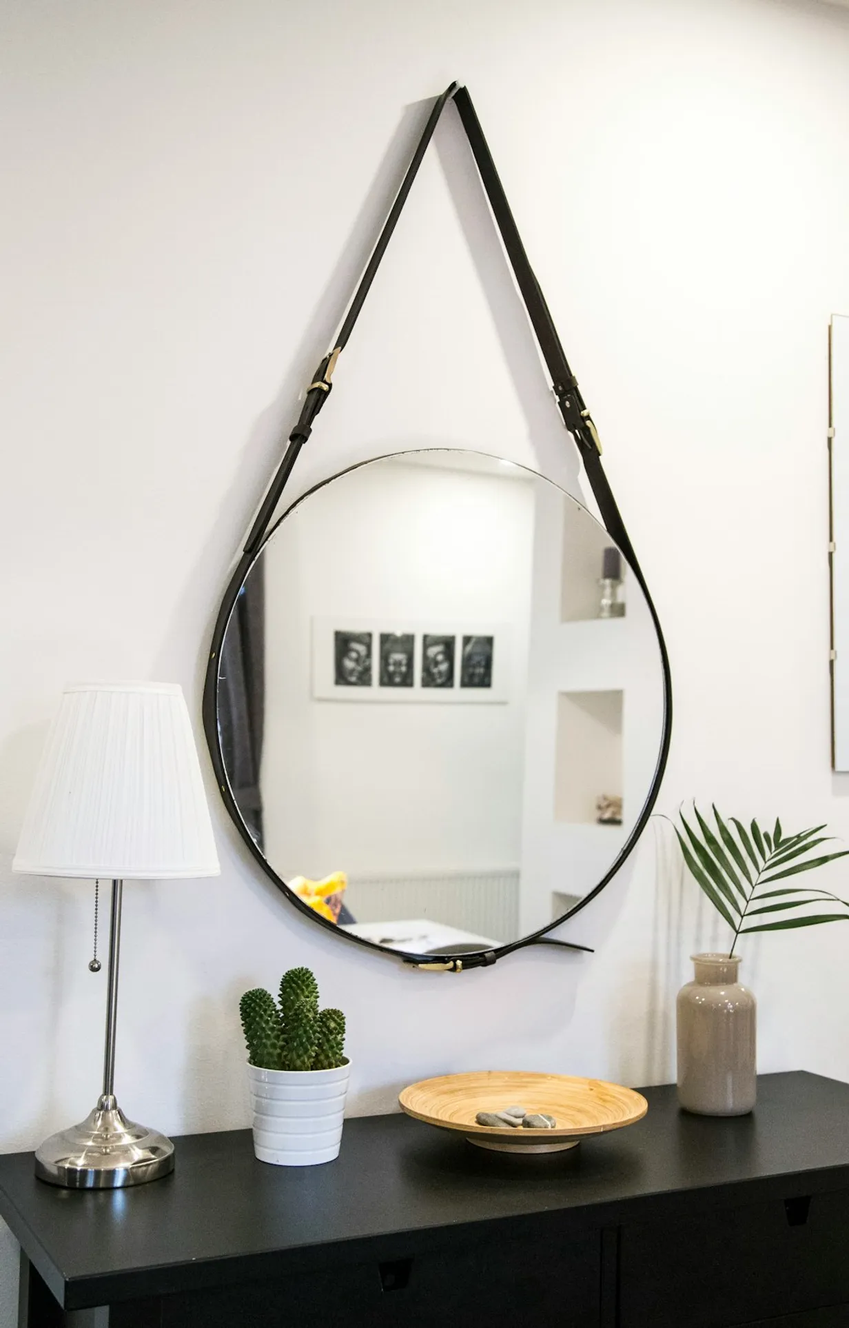 Fancy Tables on a Shoestring: Expert Tips for Frugal StylingIllustration